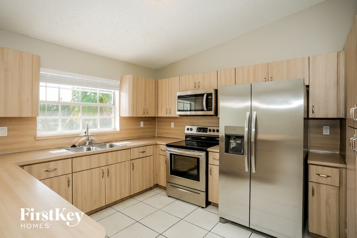 Building Photo - 17020 SW 145th Ct