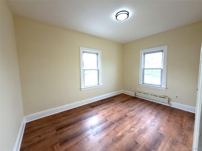 Building Photo - 517 Laurelton Blvd