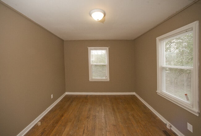 Building Photo - Available 12/29/25 with a Move- In- Special! -Charming 3 Bedroom Home.