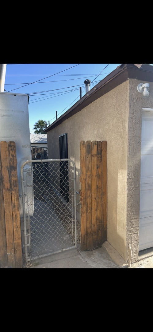 Building Photo - 1 Bed | 1 Bath | 400 Sq Ft | Studio/ADU