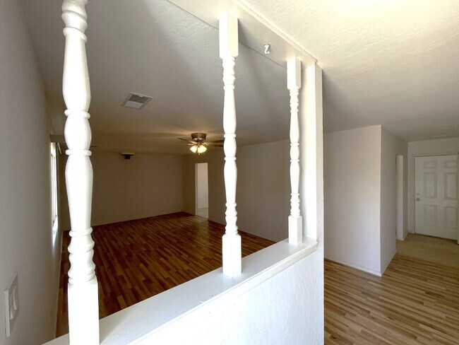 Building Photo - Room to Spread Out! South Valley 3bd on a ...
