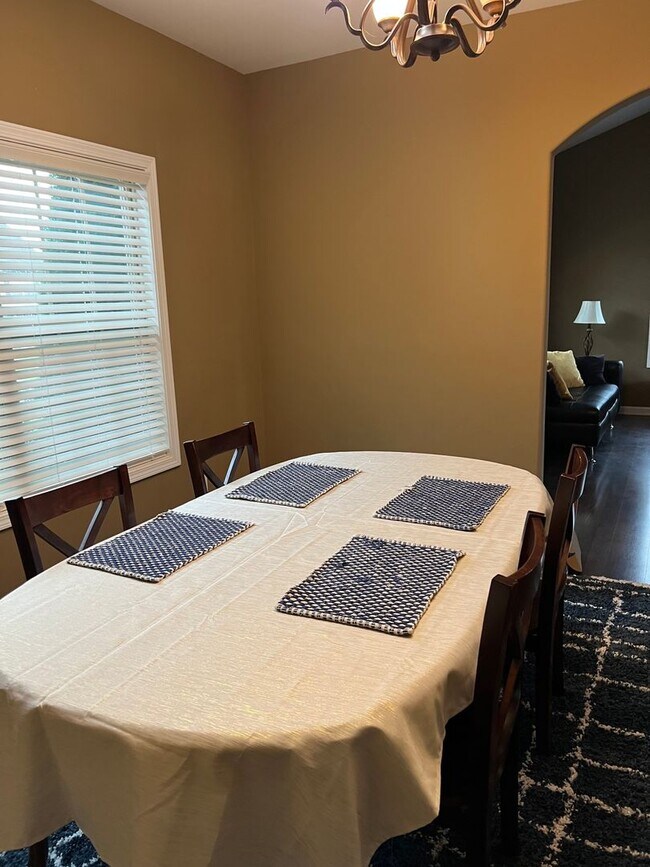 Building Photo - Charming 4BR House in Clarksville
