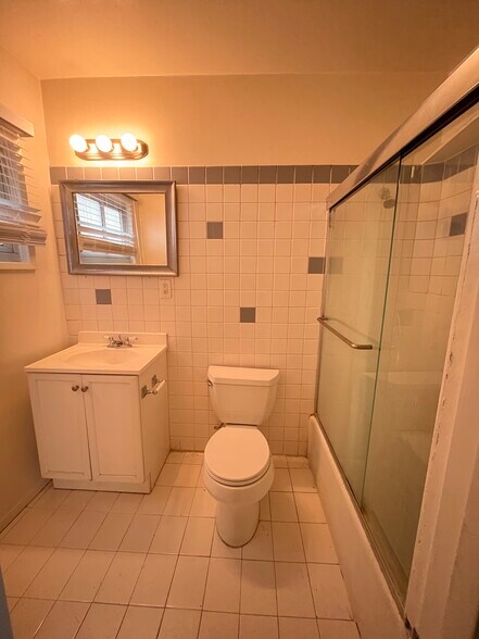 Building Photo - 956 Eucalyptus Dr