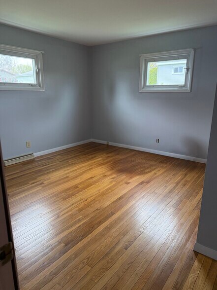 Building Photo - 2 Sunrise Dr