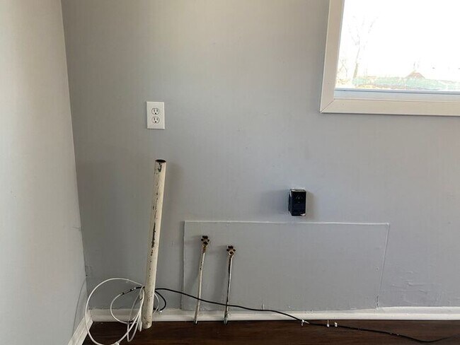 Building Photo - 2 Bed / 1 Bath Apartment on 2nd Ave - Walk Downtown!