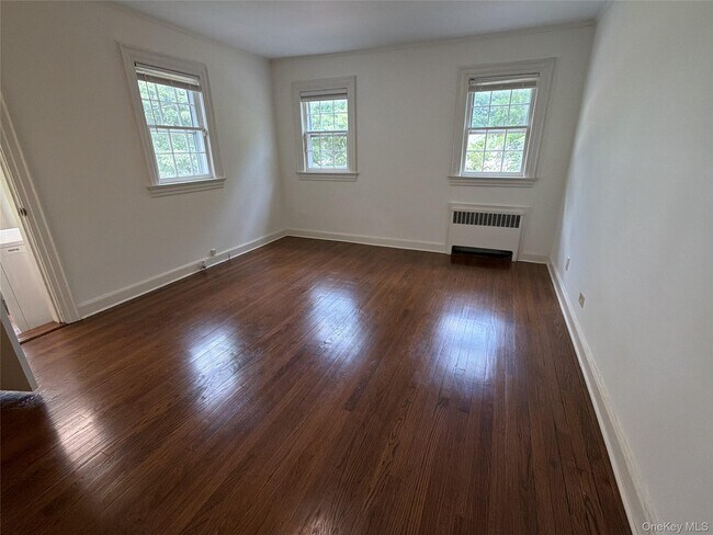 Building Photo - 6 Raven Way