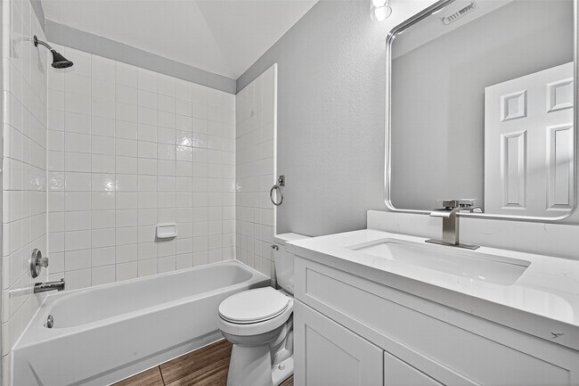 Building Photo - 2111 Castle Gardens Ln