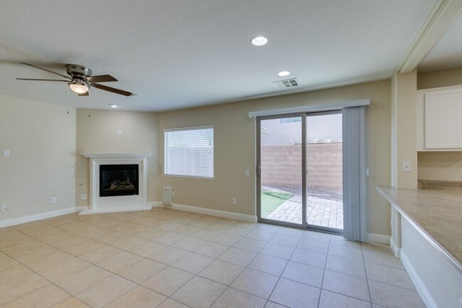 Building Photo - Upgraded spacious 4bedroom home near Mountains Edge!