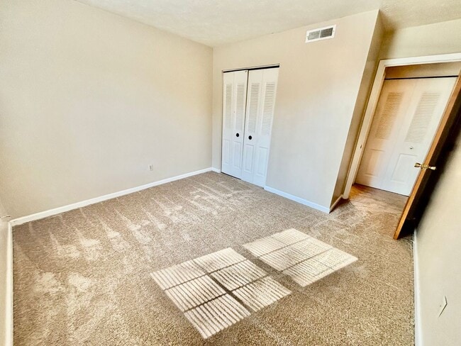 Building Photo - Two bedroom with new carpet! 1/2 off Dec!