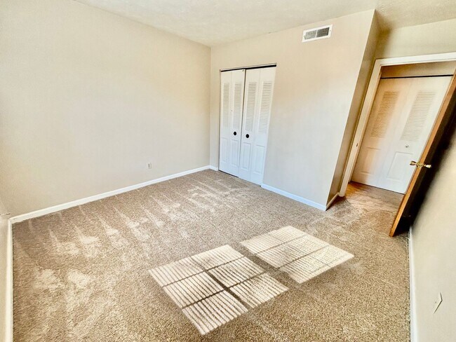 Building Photo - Two bedroom with new carpet!