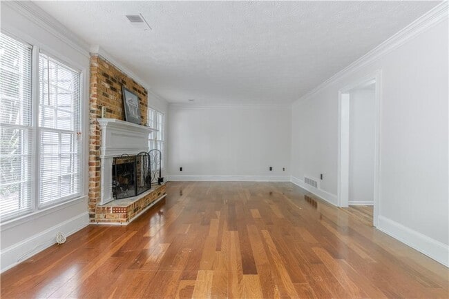 Building Photo - 61 Powers Ferry Rd