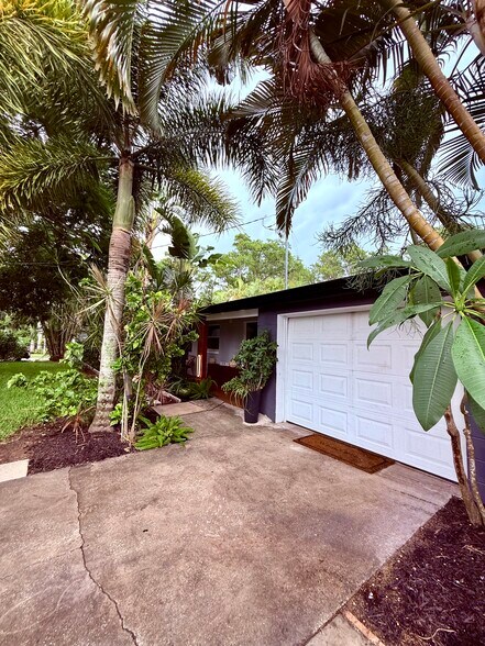 Building Photo - 414 Bywater Dr