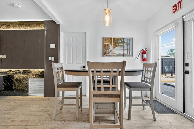 Building Photo - 6660 Custer St