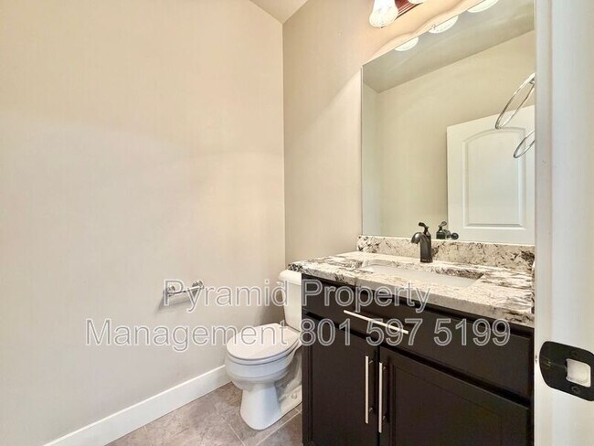 Building Photo - 673 W Beth Cir