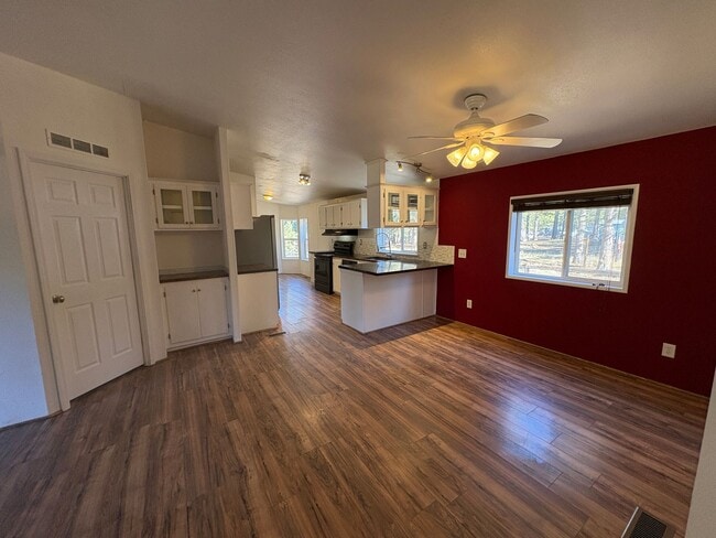 Building Photo - CHECK OUT THIS SPACIOUS SINGLE FAMILY HOME IN DESCHUTES RIVER WOODS ON 0.96 ACRES!