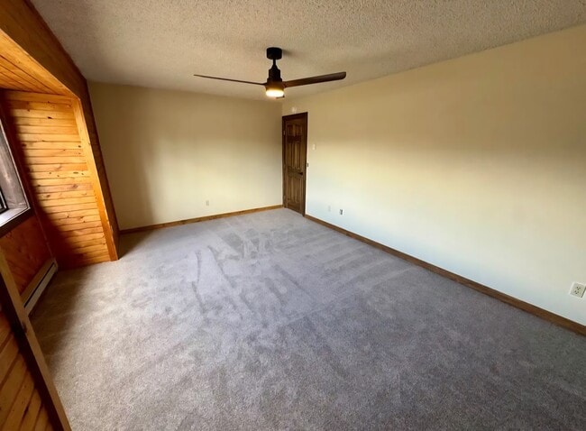 Building Photo - 587 E Golf Pl