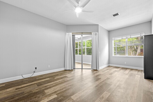 Building Photo - 3033 SE Brierwood Pl