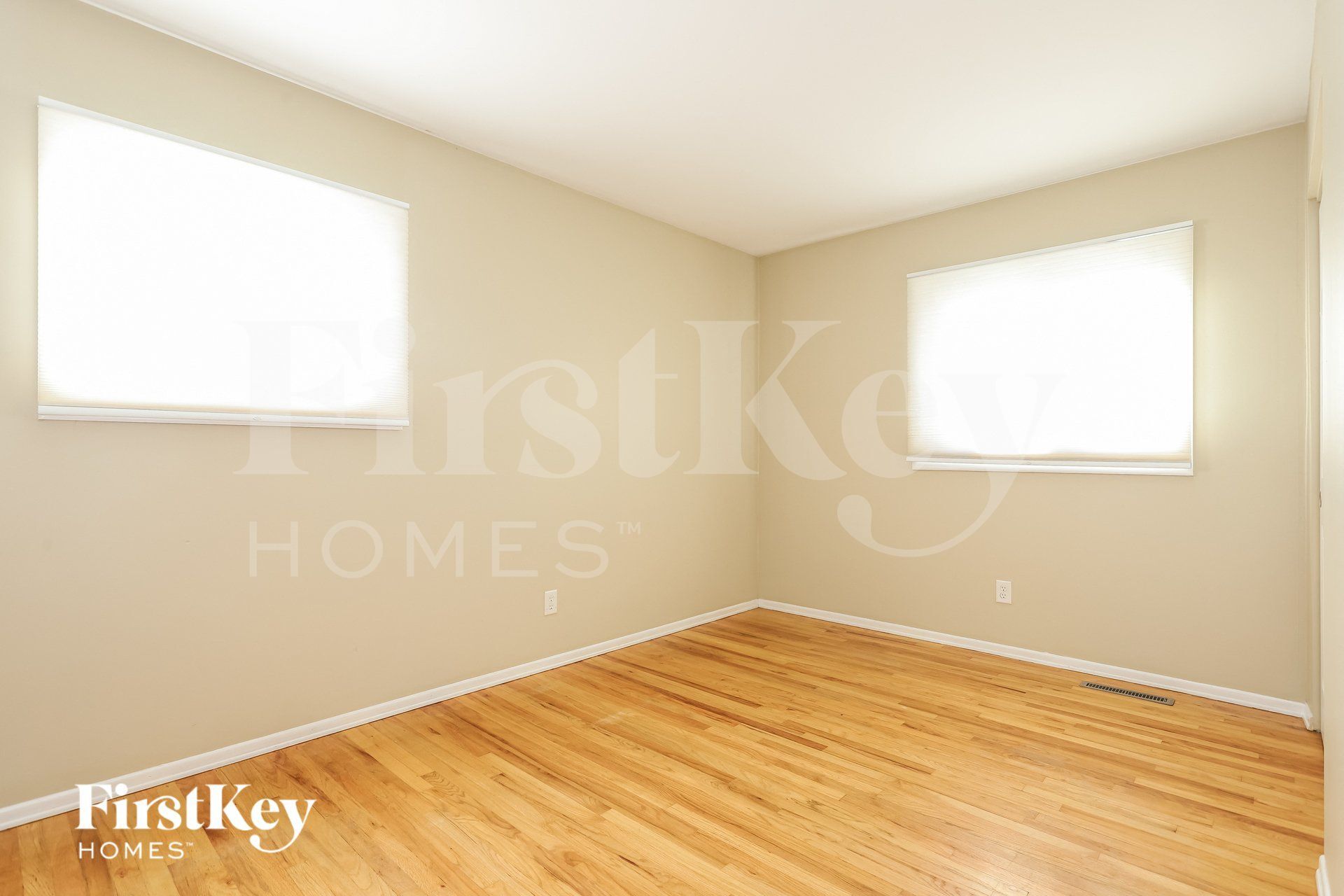 Building Photo - 923 Nottingham Ln