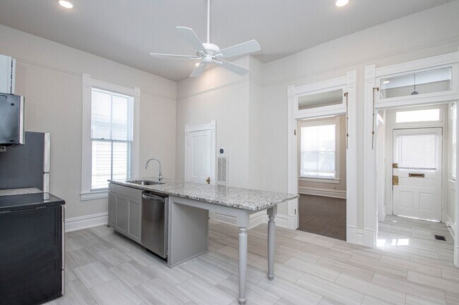 Building Photo - 2 Bed 1 Bath in Downtown Little Rock, AR