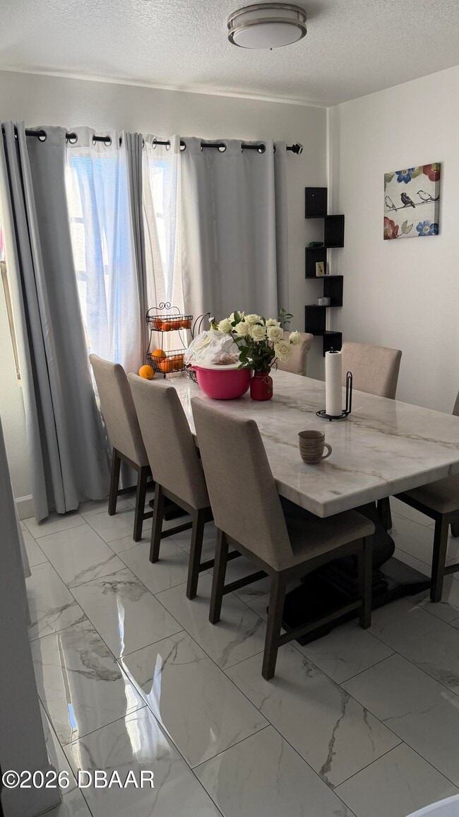 Building Photo - 215 Woodland Ave