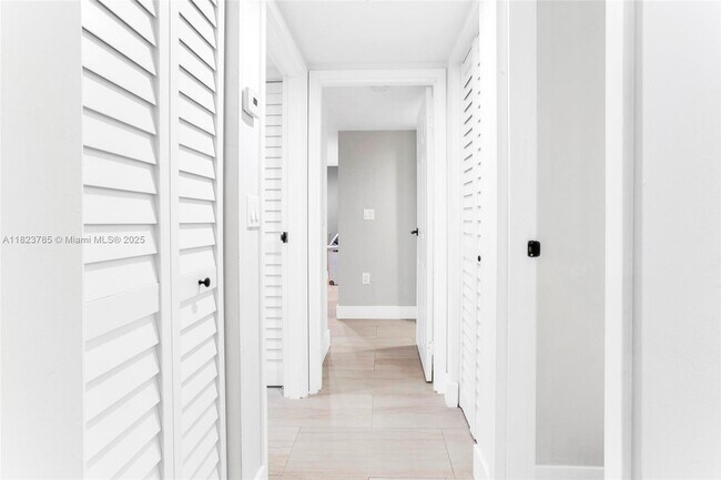 Building Photo - 2821 N Miami Beach Blvd