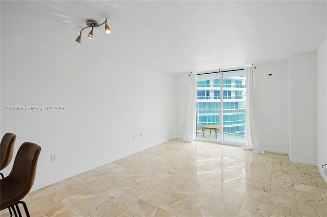 Building Photo - 2101 Brickell Ave