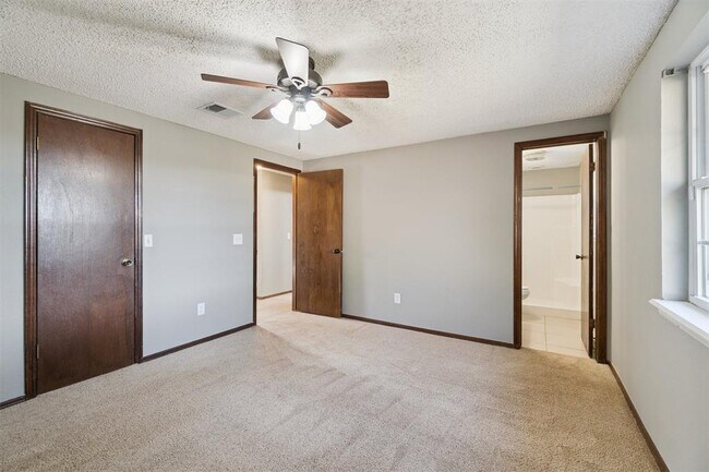 Building Photo - 1205 Swan Lake Rd