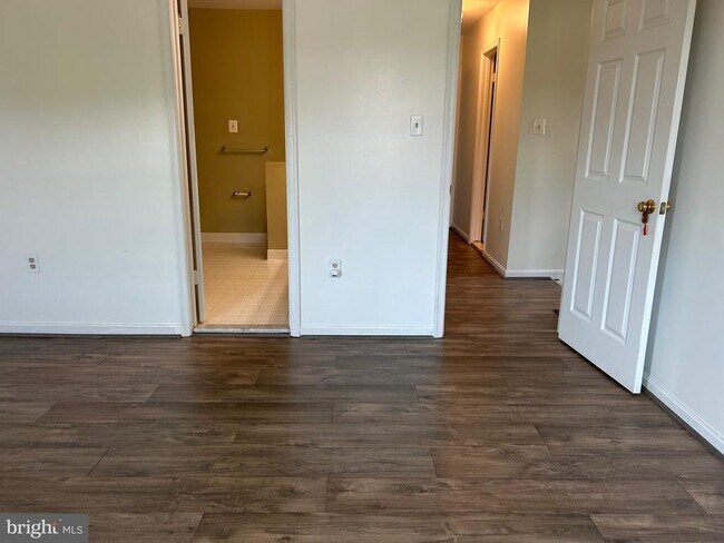 Building Photo - 46706 Bullfinch Square