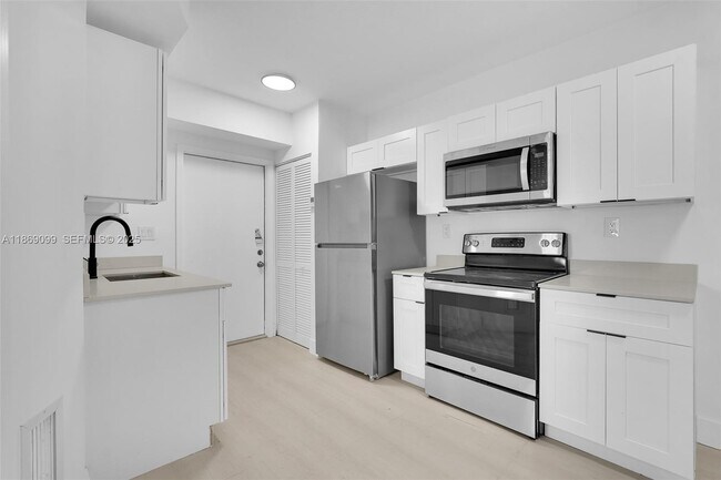 Building Photo - 1814 NW 2nd Ct