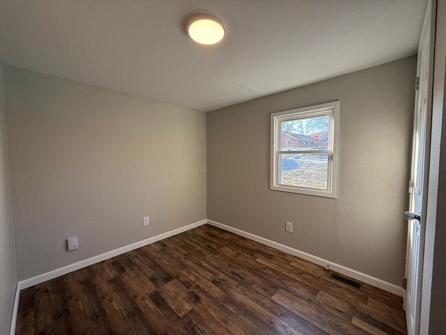 Building Photo - 2 Bedroom 1 Bath Home located in Greeneville, TN