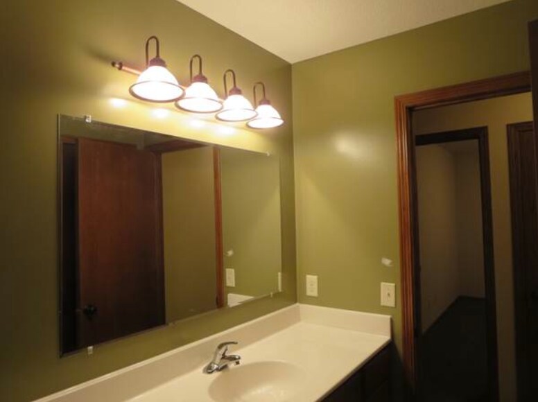 Building Photo - 1905 6th Ln SE