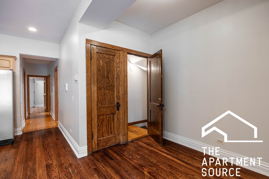 Building Photo - 1010 N Kedzie Ave