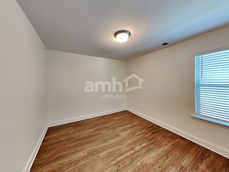 Building Photo - 124 Cobblestone Dr