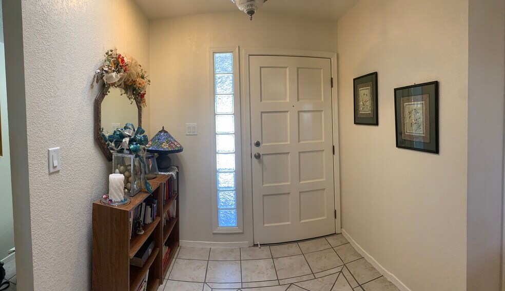 Building Photo - 678 El Parque Dr