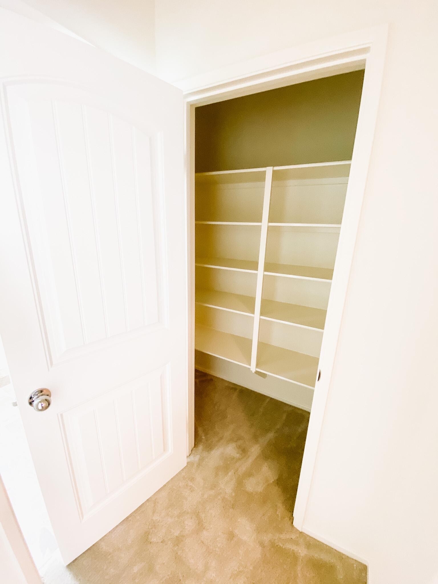 Building Photo - 30436 Town Square Dr