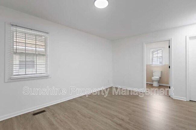 Building Photo - 906 37th St