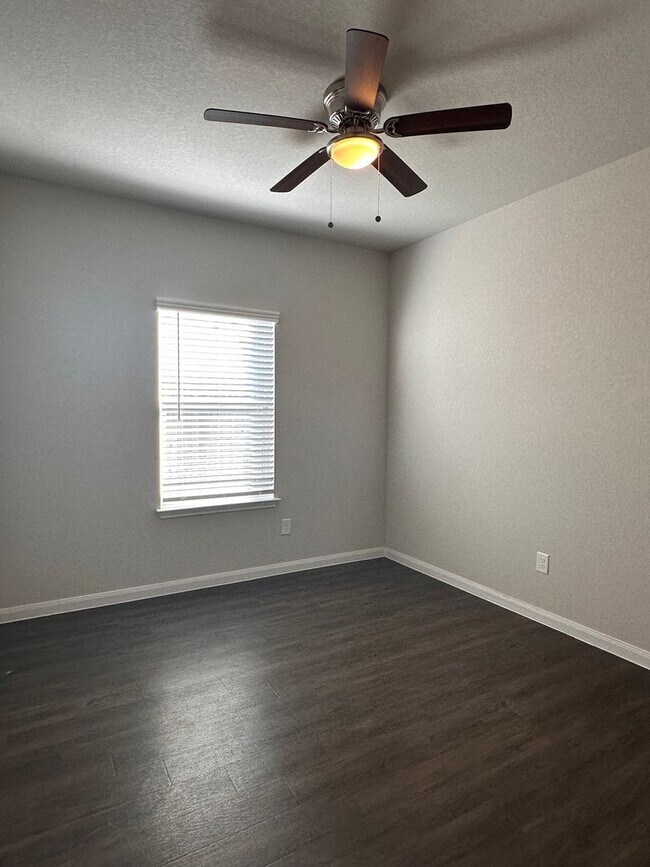 Building Photo - 604-606 Grayson Ln