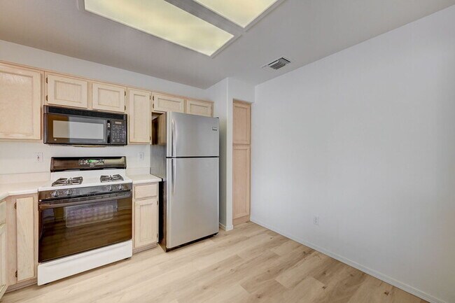 Building Photo - 2613 Breakers Creek Dr