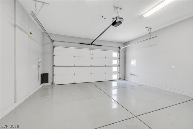 Building Photo - 3367 Stone View Ave