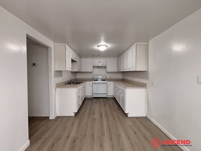 Building Photo - 201 E 1st St