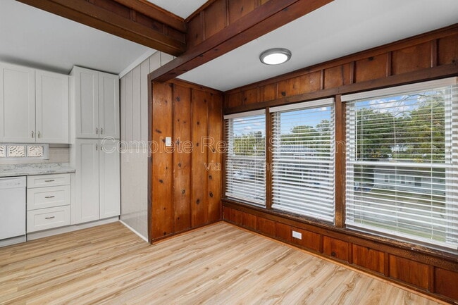 Building Photo - 1821 Korando Ave