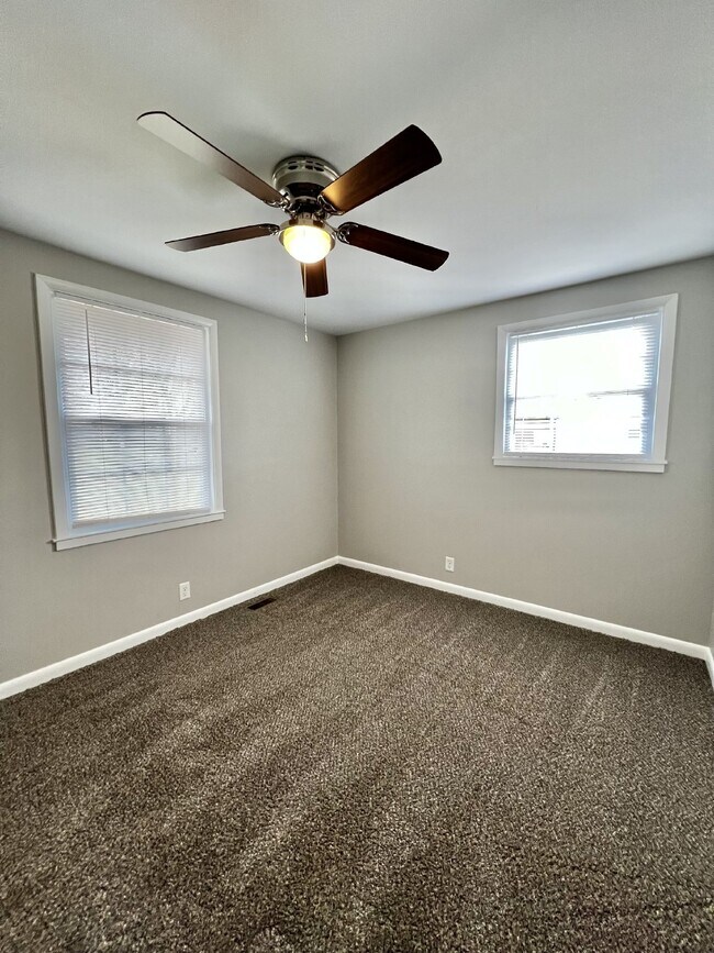 Building Photo - 105 Ambrose Dr