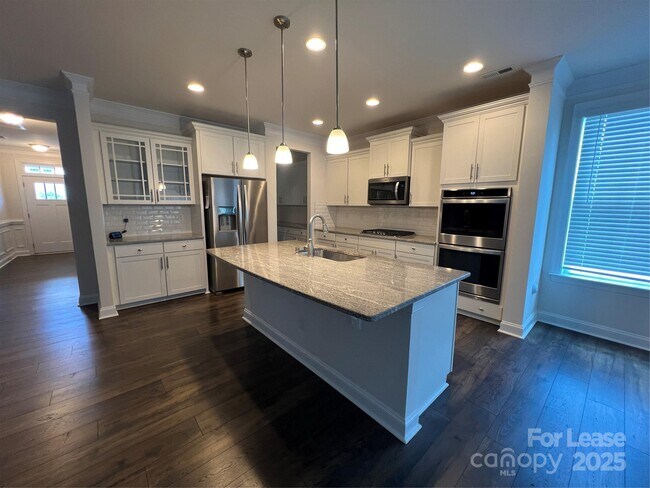 Building Photo - 196 Longleaf Dr