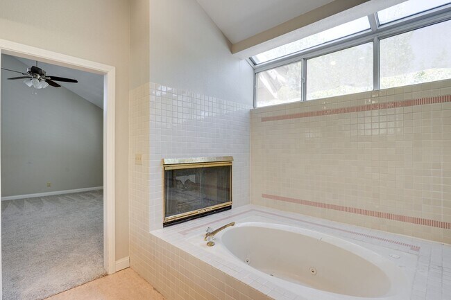 Building Photo - Luxury Meets Comfort in This Beautiful 4-Bedroom Retreat