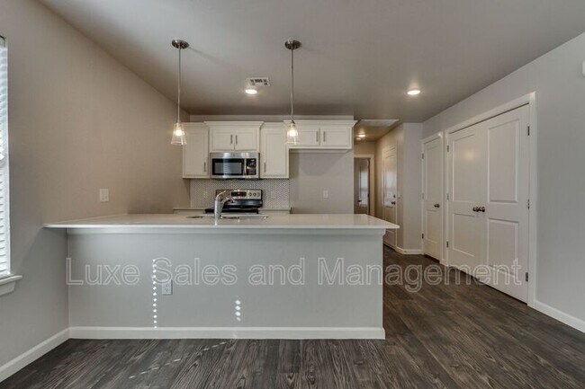 Building Photo - 407 Vail Cir