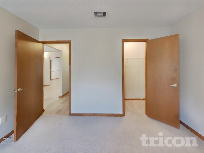 Building Photo - 4750 Deerfoot Ct