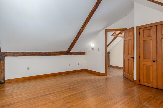 Building Photo - 294 Pleasant St