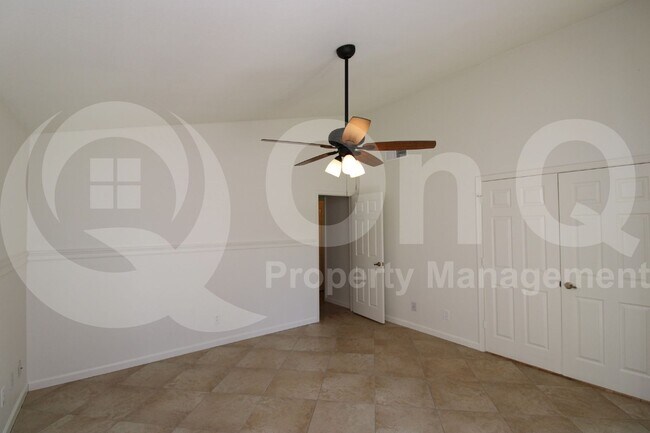 Building Photo - 55 E La Vieve Ln