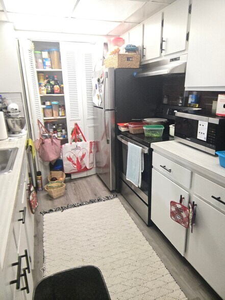 Building Photo - 36 Greentree Ln