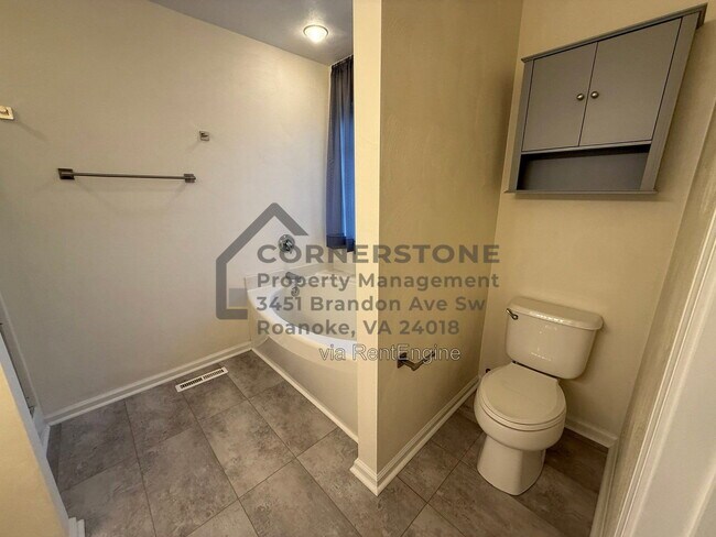 Building Photo - 4518 Lomond Cir
